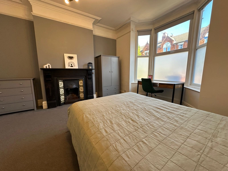 6 bedroom, 3 Bathroom - West end student property! - Thumbnail 5